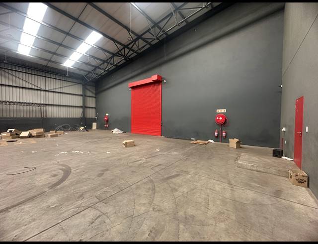 2,344M² WAREHOUSE FOR SALE IN JET PARK